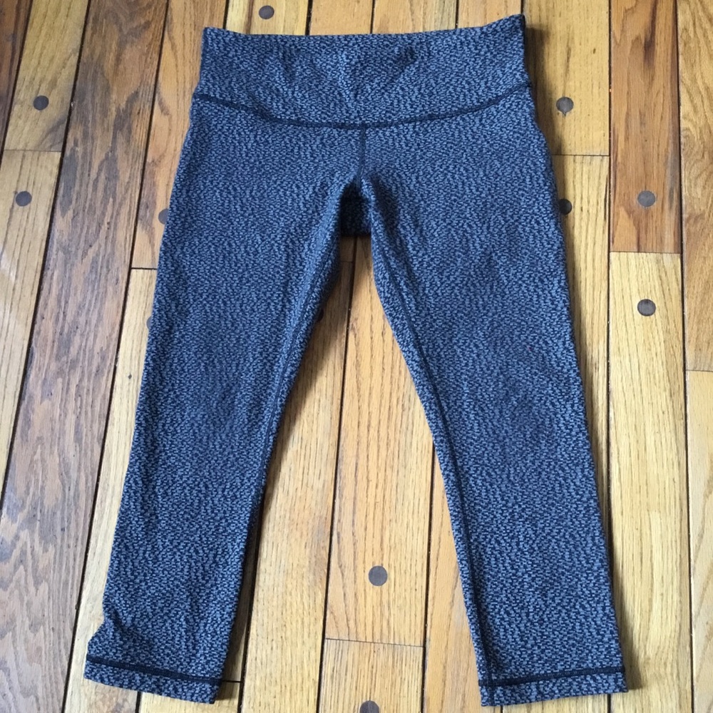 🍋🍋LULULEMON WUNDER UNDER CROP/CAPRI 🍋🍋